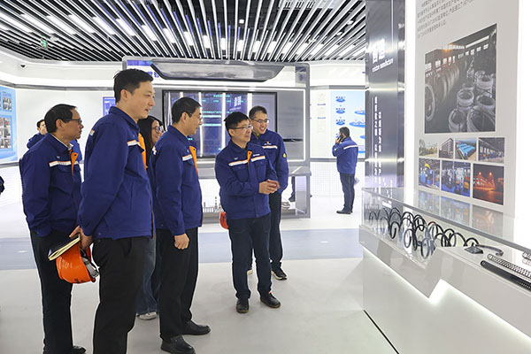 聚焦会议谋发展，实地观摩增共识——中钢天源职工代表走进中钢国检